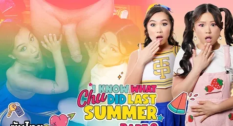 Innocent High หนังxฝรั่งซับไทย Lulu Chu & Kimmy Kimm ตอนต่อเสียวๆ ของสาวในโรงเรียนไฮสคูลสุดเงี่ยน ลูลูที่เย็ดกับหนุ่มปาร์คเกอร์แฟนเก่าเพื่อนซี้ คิมมี่ที่แอบถ่ายไลฟ์สดหวังให้ไอหนุ่มชีวิตพัง ทว่าเหตุการณ์ไม่เป็นอย่างนั้น ขณะที่กำลังหาทางปลดล็อคล็อคเกอร์ โค้ชหุ่นล่ำที่เข้ามาขัดขวาง พวกเธอเลยชวนเสียวจับเย็ดสวิงกิ้งปิดปากซะเลย