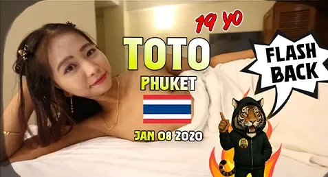 JohntronX – Toto 2 หนังxไทย น้องโตโต้ งานเย็ด Flashback สาวภูเก็ตที่พี่จอห์นเจอจากในผับ จีบชวนมาเย็ดด้วยถ่ายรูปน่ารักๆ ก่อนเลียหีแล้วเย็ด เสียบสดอ้าหีเด้าซอยยิกๆ ขย่มควยพลิกท่าหมาเจอแทงหีจนแตกในคาจิ๋ม