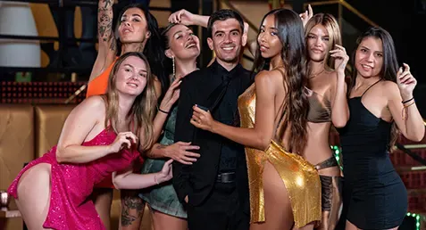 BrazzersExxtra – Lia Lin หนังเอ็กฝรั่ง สาวเอเชียเซ็กซี่ในคลับมาพร้อมแฟนและแกงค์สาวร่าน (Bouncing And Banging) แอบไปดูดควยหนุ่มอื่นในคลับ การ์ดควยใหญ่ตัวดีไปแอบเห็นตำหนิเธอ แต่สุดท้ายก็มาโดนยั่วเย็ดจับล่อตอนคลับปิด สาวหุ่นเด็ดผิวน้ำผึ้งโยกอย่างมันส์ชักแตกคาปากเต็มหน้า